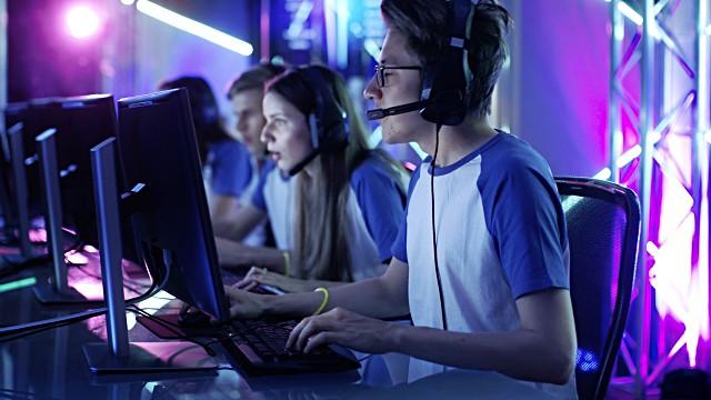 Exploring The Rise Of Esports: The Competitive Gaming Phenomenon